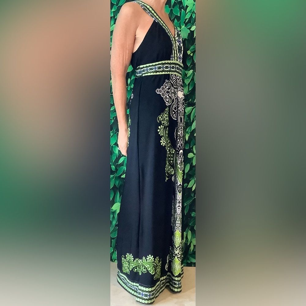 🌿 Boho V-Neck Maxi Dress – Black, Green & White Print – Size Small - Picture 3 of 7
